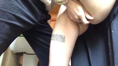 Špric u školskom kupatilu, pravi pjenasti orgazam - moj učitelj je dao sve od sebe